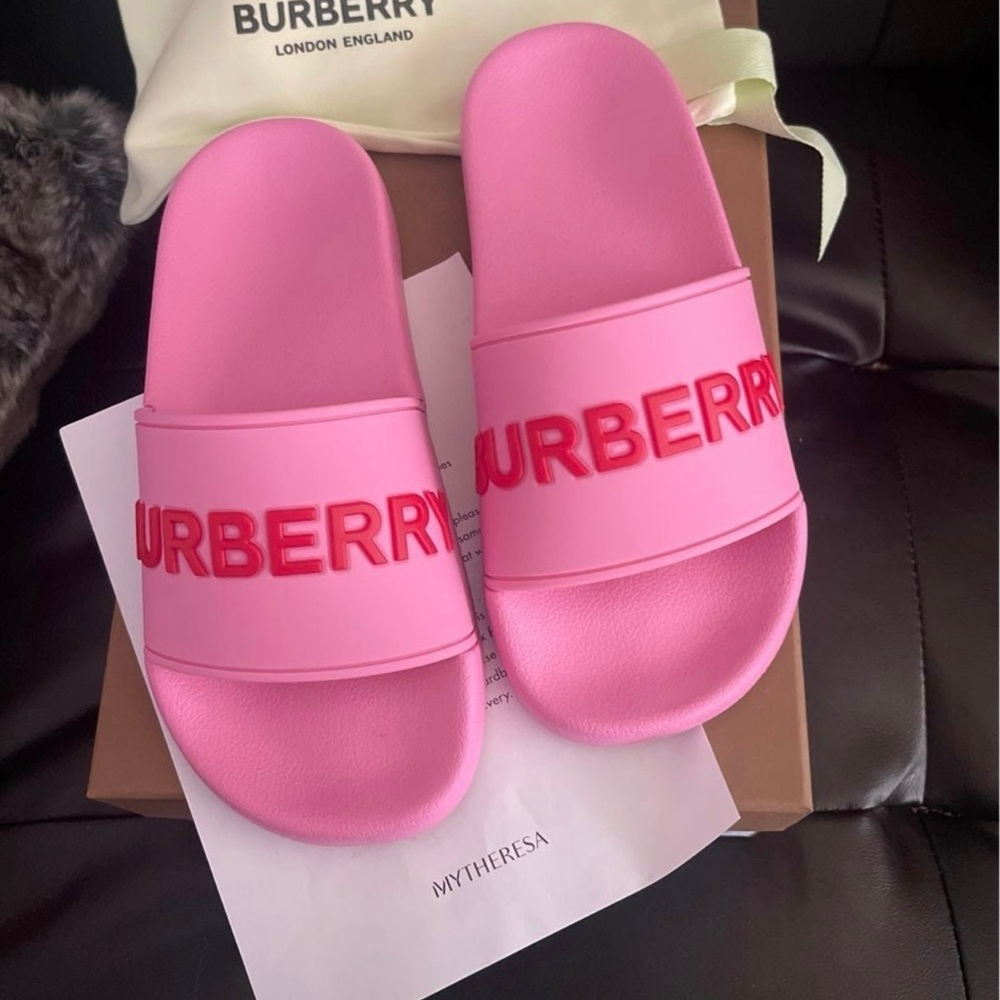 Burberry Luxurious Pink Slides